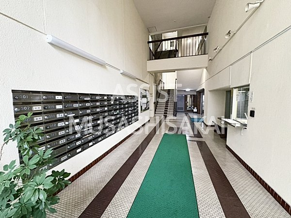 日生三鷹マンションのエントランス