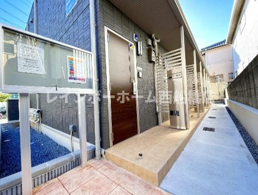 千葉市稲毛区黒砂台２丁目のアパートのエントランス
