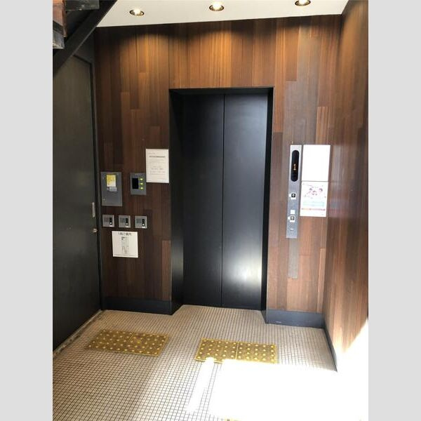 大阪市中央区西心斎橋２丁目の店舗一部のエントランス