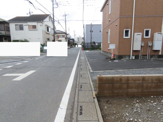 坂戸市千代田2丁目新築戸建の前面道路含む現地写真