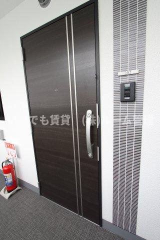 エルファーロ目黒Ⅲの玄関