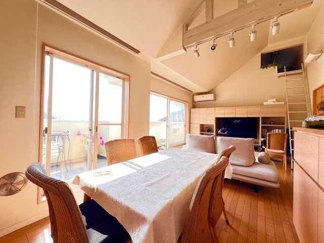 三浦郡葉山町堀内　中古戸建　の居間・リビング