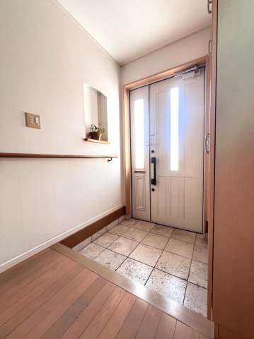 三浦郡葉山町堀内　中古戸建　の玄関