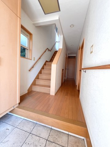 三浦郡葉山町堀内　中古戸建　の玄関