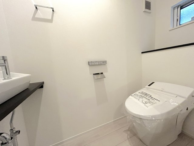 全3棟／シンプルモダンなデザイナーズハウス／鶴見区本町通1丁目のトイレ
