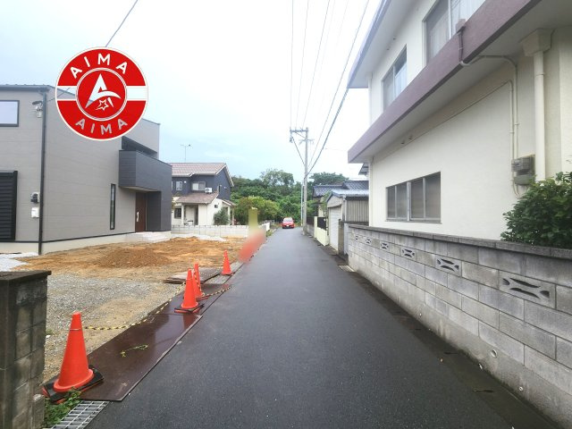 古賀市中央6丁目第1-1棟（1号棟）の外観|前面道路含む現地の写真です。