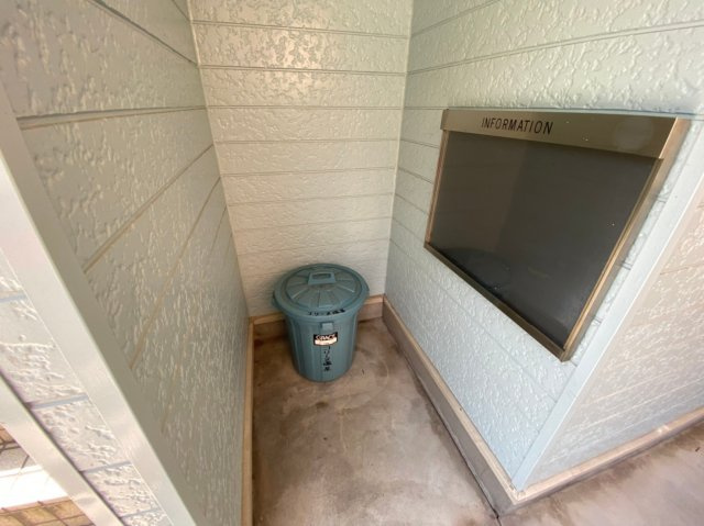 コリーヌ塩屋のエントランス