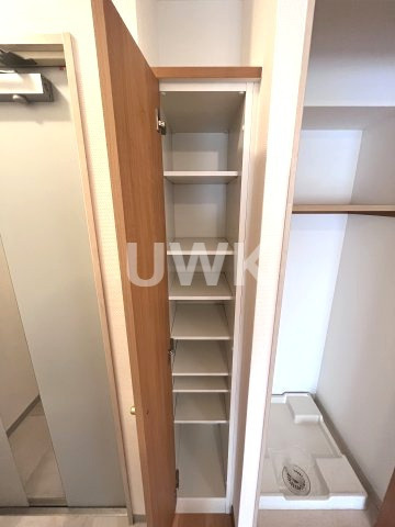 京都市下京区西橋詰町の賃貸マンションの収納