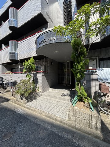 フォレスト境橋のエントランス|毎日通るエントランスはこのようになっています
