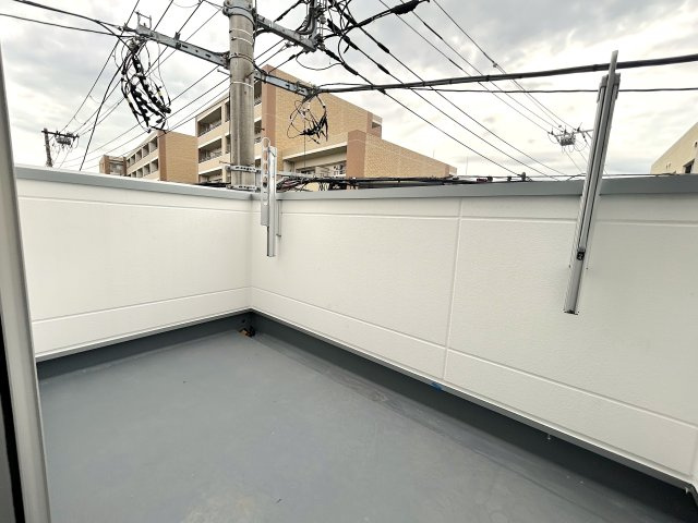全3棟／シンプルモダンなデザイナーズハウス／鶴見区本町通1丁目のバルコニー