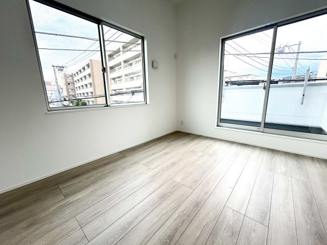 全3棟／シンプルモダンなデザイナーズハウス／鶴見区本町通1丁目の寝室