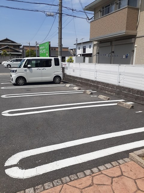 バーミイメロウの駐車場