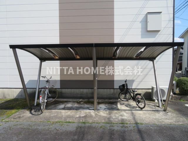 丹波市氷上町下新庄のアパートのその他共用部分|屋根付きの駐輪場です☆彡