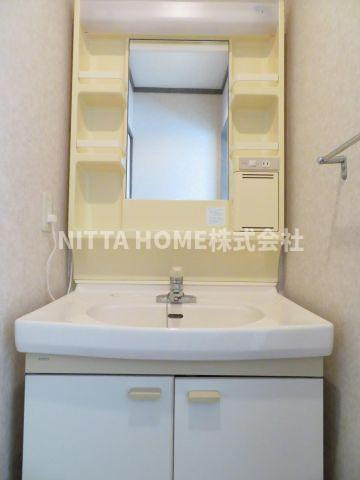 丹波市氷上町下新庄のアパートの洗面所|独立洗面台がついています◎