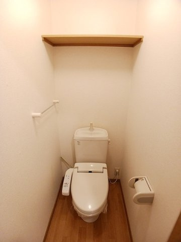 エクセル　ヴィラのトイレ|落ち着いた色調のトイレです