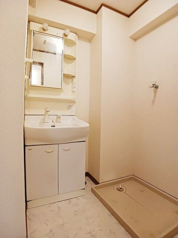プレジデンシャル白山の洗面所|ゆったりとスペースのある洗面所