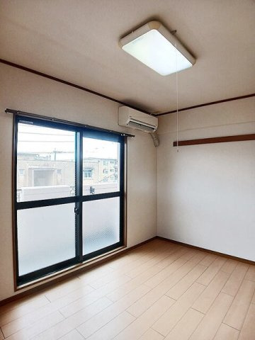 プレジデンシャル白山の内装|明るい色調の室内です