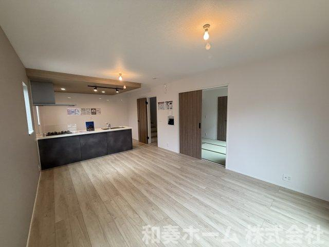 リナージュ ネクスジー 徳島市佐古七番町01期の居間・リビング