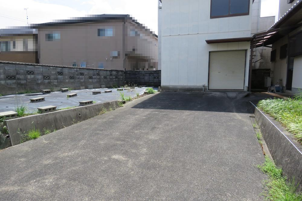野洲市吉地　中古戸建の駐車場
