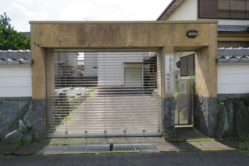 野洲市吉地　中古戸建の駐車場