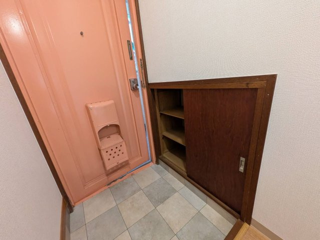 誉マンションの玄関