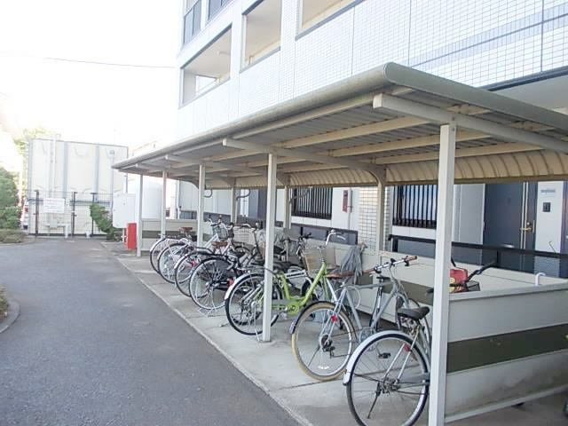 グレンツェントのその他共用部分|屋根付きの駐輪場があります。