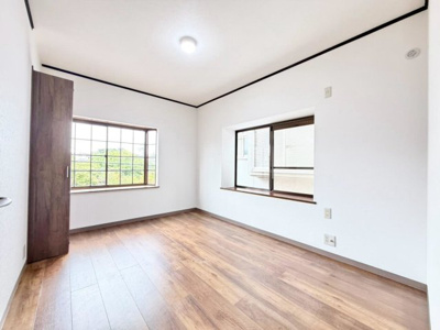 【洋室】 | 鶴山台１丁目　中古一戸建 | 全居室６帖以上☆どのお部屋でものびのびお過ごしいただけますよ！