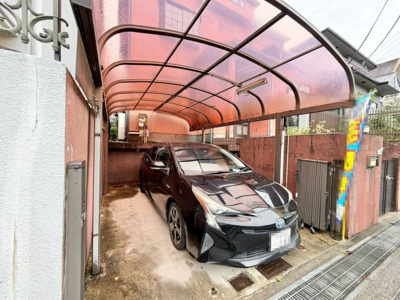 【前面道路含む現地写真】 | 鶴山台１丁目　中古一戸建 | カーポート付駐車場！愛車の置き場所に困らないですね♪