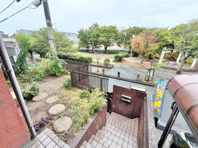【庭】 | 鶴山台１丁目　中古一戸建 | お庭がございます。ガーデニングや家庭菜園など四季折々の草花をお楽しみください。