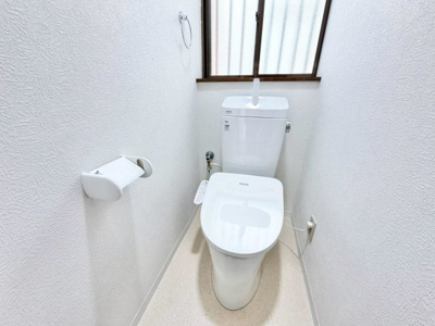 【トイレ】 | 鶴山台１丁目　中古一戸建 | 【トイレ交換】綺麗なトイレで清潔感があり気持ちがいいですね♪