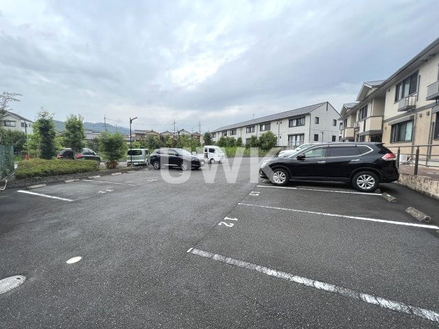 ヴェルツ音羽の駐車場
