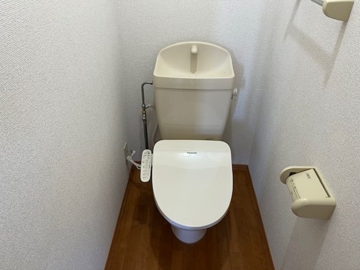 ロシェ・ポンテージ　A棟のトイレ|嬉しい温水洗浄便座付きです♪