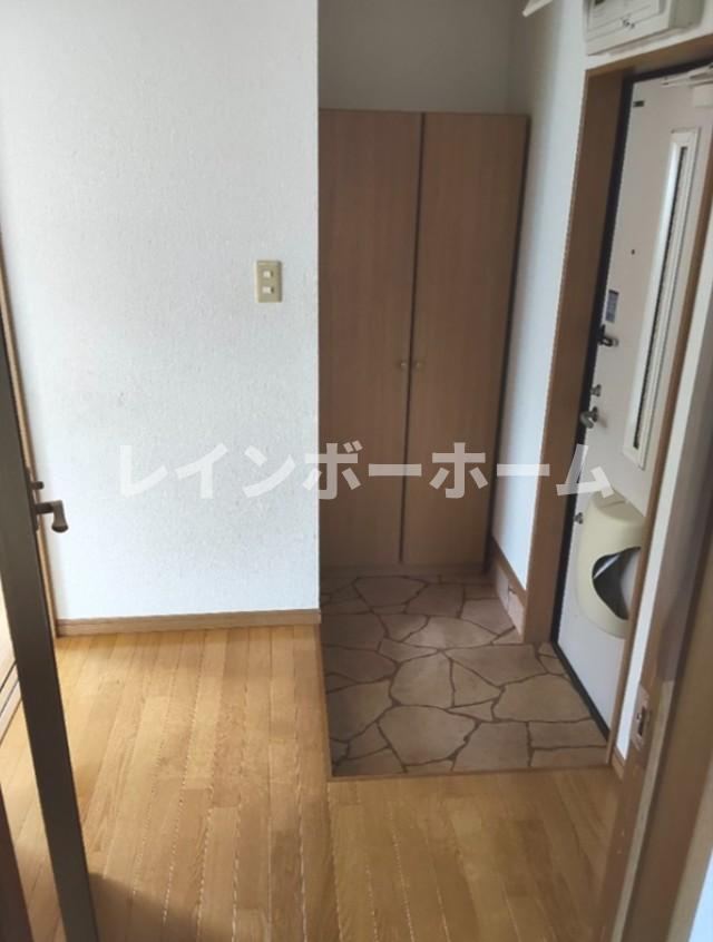 志木市幸町２丁目のアパートの玄関