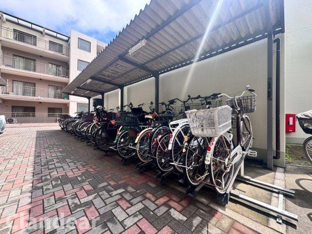 ヴイ・シティ草加四番館の駐輪場
