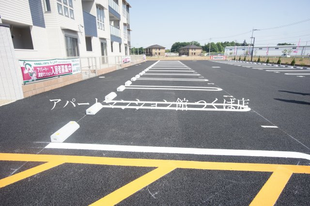 コンフォートレジデンスⅡの駐車場