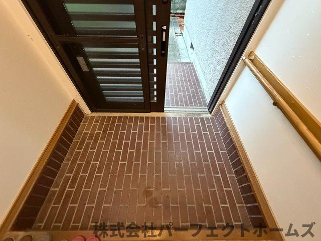 PH 杉1丁目中古戸建の玄関|明るい玄関です