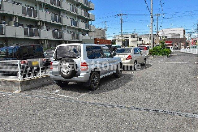 フジパレス木の本の駐車場