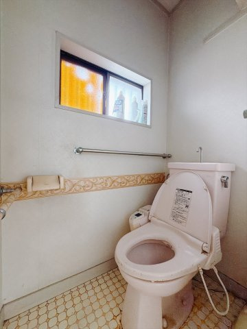 【中古戸建】佐波郡玉村町大字上之手のトイレ|■トイレ｜白を基調としたトイレになってます♪窓付きなので常に綺麗を保てます♪
