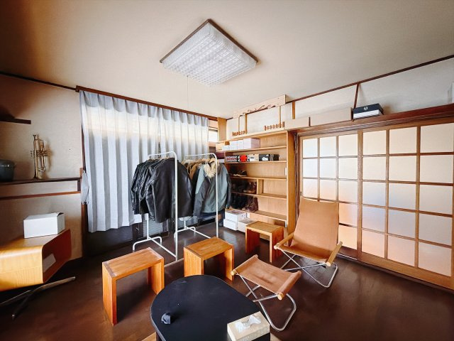 【中古戸建】佐波郡玉村町大字上之手の洋室|■洋室｜ナチュラルカラーの床です。模様替えなどとても楽しく工夫できます♪陽当たり、風通しもとても良いので毎日快適な生活スタートです！子供部屋にも良いですね♪