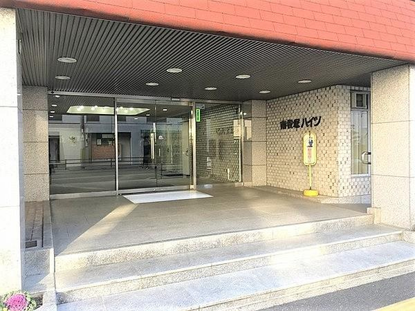 南桜塚ハイツのエントランス