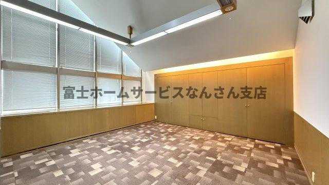 インテリジェンスビルの内装