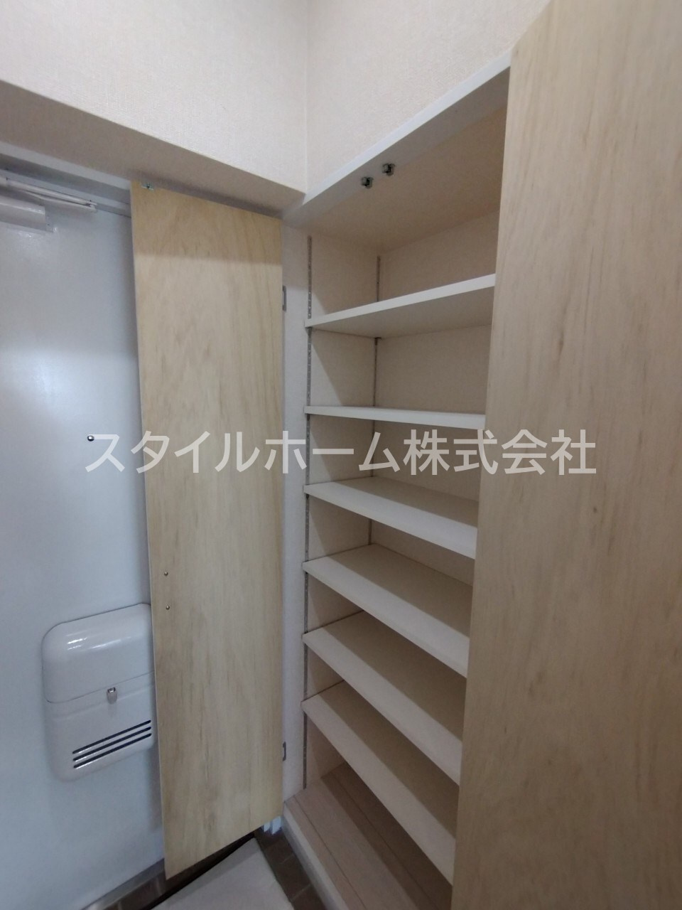 ビラ鳳笙の収納|別部屋写真です。
