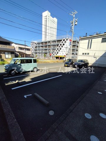 ウィルモア中浜Aの駐車場
