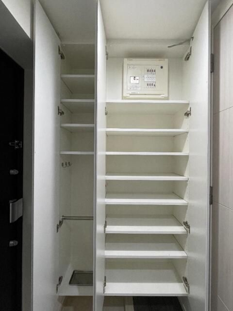 アイルプレミアム笹塚ウエストの玄関