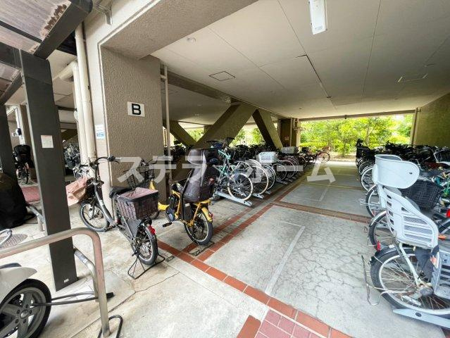 ファミールハイツ北大阪2号棟の駐輪場|マンションの駐輪場です