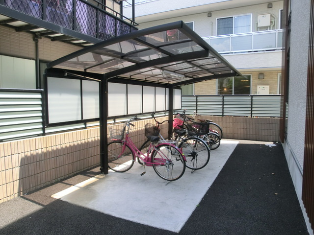 リブリ・ディアンのその他共用部分|屋根付き駐輪場。