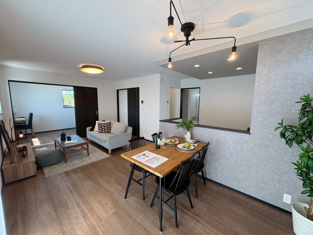 須磨区白川字高尾　新築戸建て　H-1の居間・リビング|ゆったりとしたリビングです