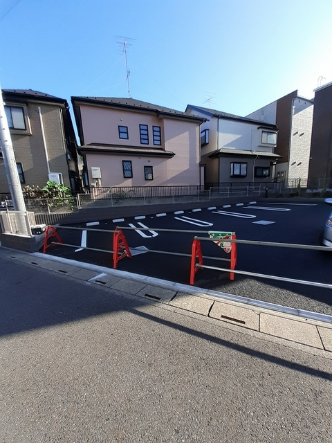 グラナティスの駐車場