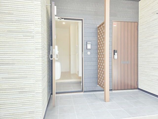 ハウスティア　周船寺の玄関
