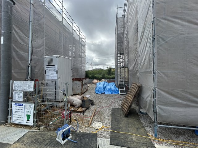 三木市志染町中自由が丘第10の前面道路含む現地写真